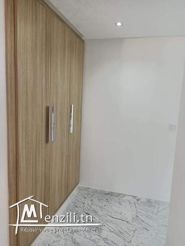 Luxueux S+3 tout neuf avec terrasse à Ennasr 2