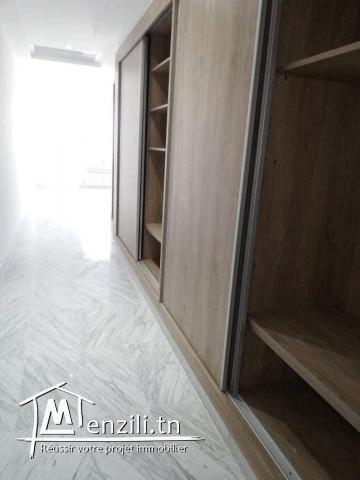 Luxueux Appartement S+4 Neuf de 232 m² à Ennasr 2