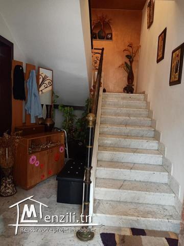 Duplex S+3 avec entrée indépendante et jardin privatif à Soukra