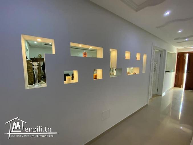 très beau triplex de 240m2 à Menzah 6