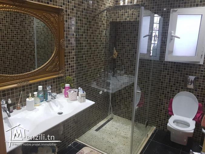 très beau triplex de 240m2 à Menzah 6