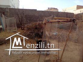 بيع أرض بها 2 منازل وحانوت تاكسيفون وحديقة خلفية