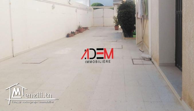 Une grande villa avec une vue mer