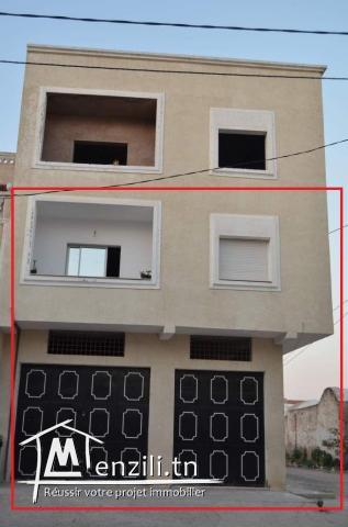 à louer Ou à vendre Premier étage appartements s+3 et grand garage 50358523-97585708