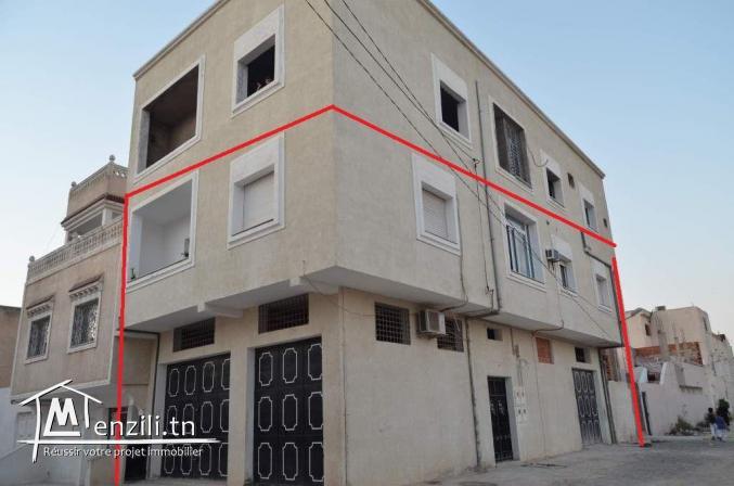 à louer Ou à vendre Premier étage appartements s+3 et grand garage 50358523-97585708