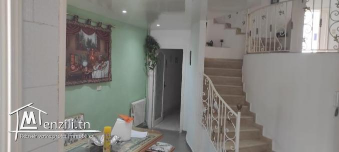 Un magnifique  triplex  à Cité_el_ghazela