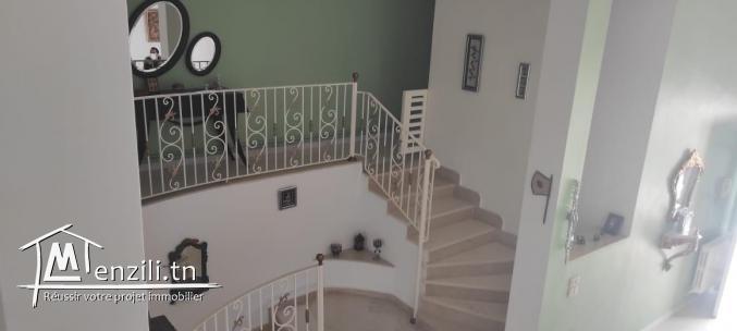 Un magnifique  triplex  à Cité_el_ghazela