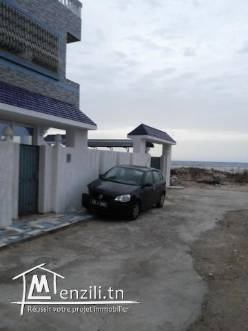 IMMEUBLE OU VILLA 3 NIVEAUX PIEDS DANS L EAU