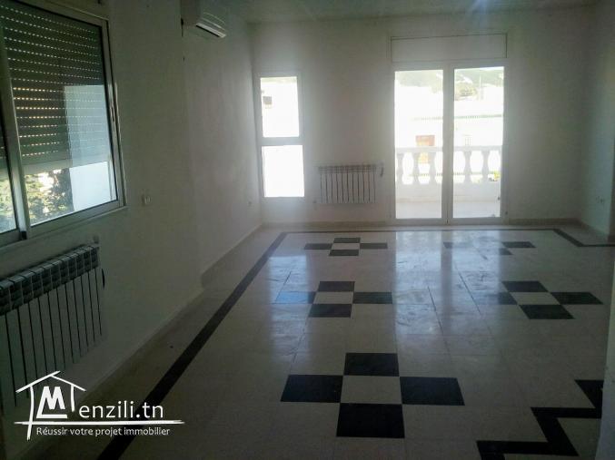 Appartement S+3 (etage de villa) entree independante