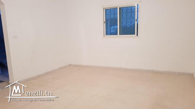 Maison compris 2 appartements s+2 à la Marsa