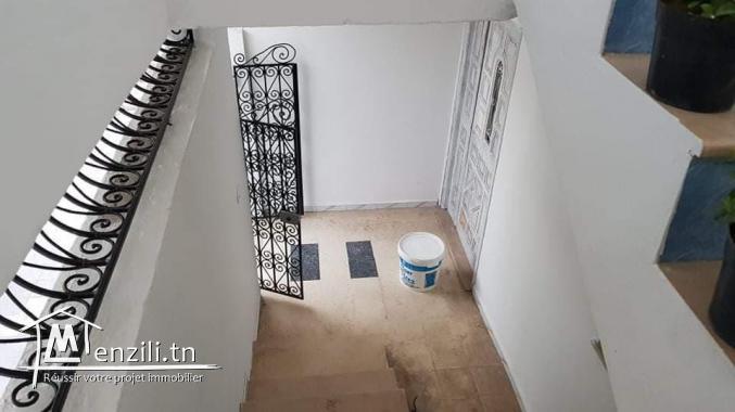Maison compris 2 appartements s+2 à la Marsa
