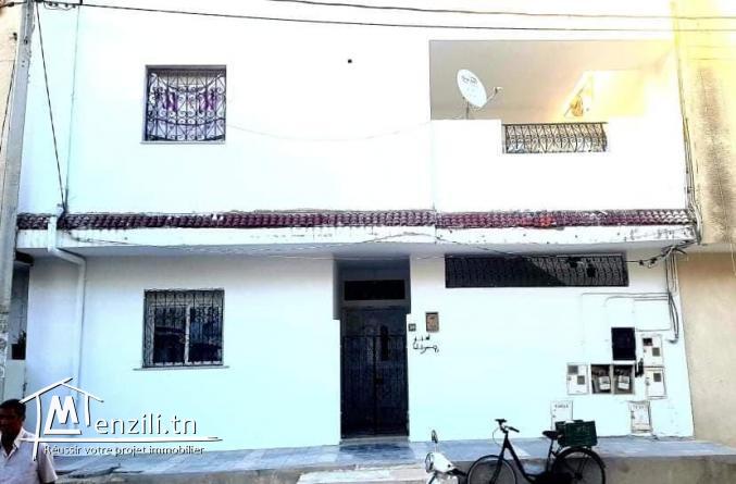 Maison compris 2 appartements s+2 à la Marsa