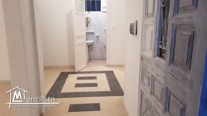 Maison compris 2 appartements s+2 à la Marsa