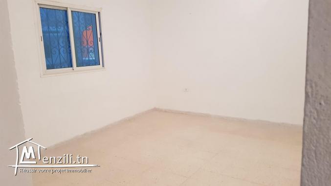 Maison compris 2 appartements s+2 à la Marsa