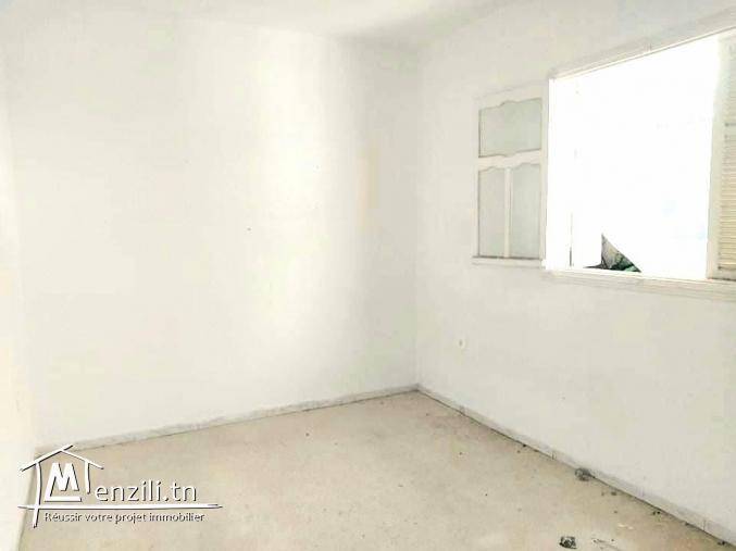 Maison compris 2 appartements s+2 à la Marsa