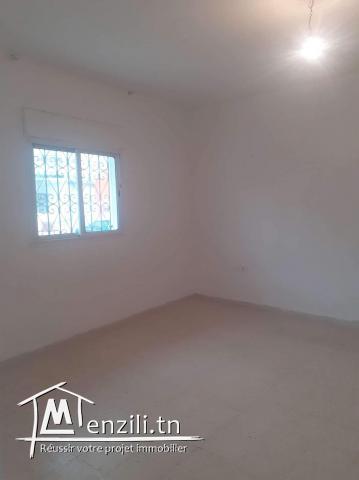 Maison compris 2 appartements s+2 à la Marsa