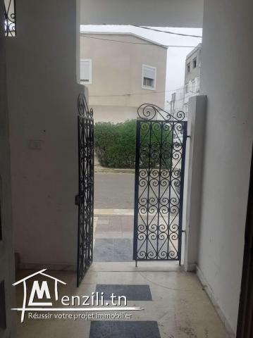 Maison compris 2 appartements s+2 à la Marsa