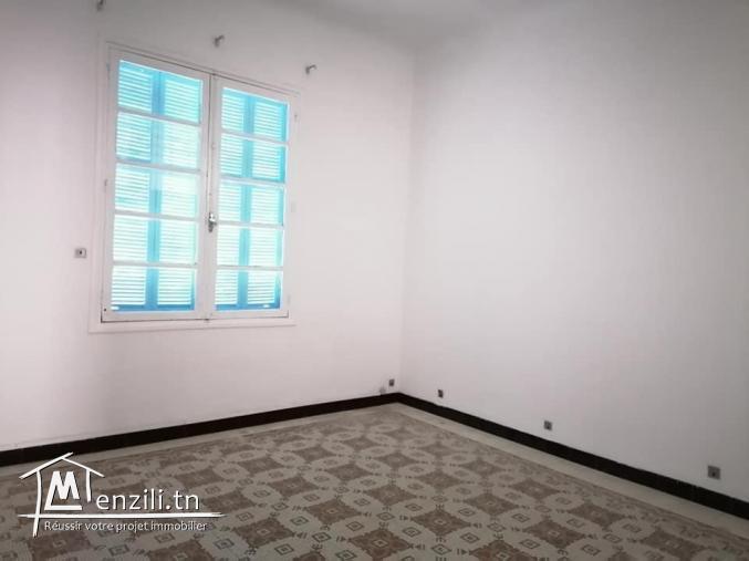 Appartement etage de villa a vendre s+3 a el omrane belvédère.