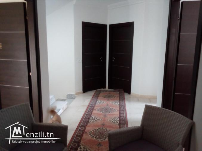 Un lumineux duplex à vendre à Boumhel El Bassatine