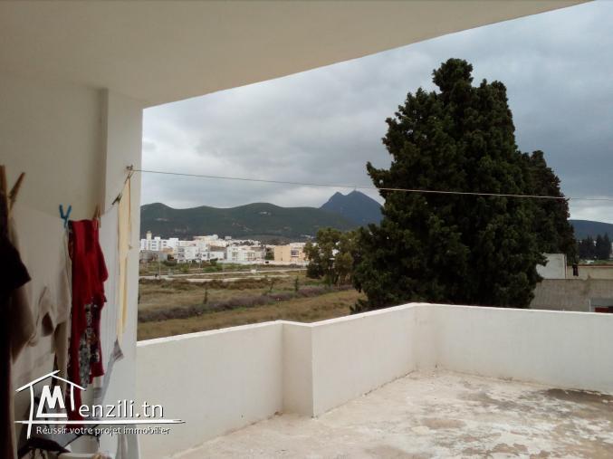 Un lumineux duplex à vendre à Boumhel El Bassatine