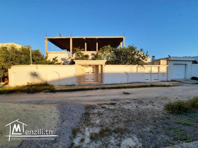 Villa spacieuse avec piscine