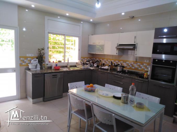 A vendre villa El ghazella face Ariana Essoghra  RDC+1étage2apparts S+2ch+1studio