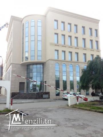 À LOUER À USAGE DE BUREAU IMMEUBLE EL HASNA LES BERGES DU LAC 1 - TUNIS