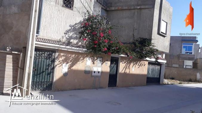 منزل للبيع ب اريانة محاذي لطريق الرئيسي