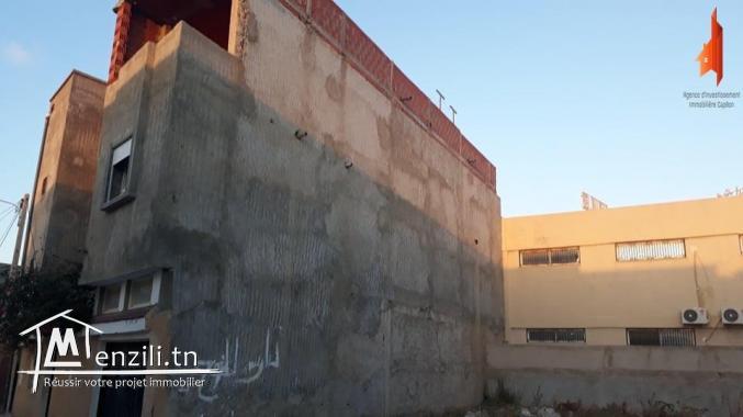 منزل للبيع ب اريانة محاذي لطريق الرئيسي