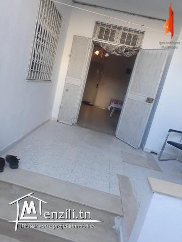 منزل للبيع ب اريانة محاذي لطريق الرئيسي