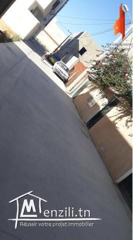 منزل للبيع ب اريانة محاذي لطريق الرئيسي