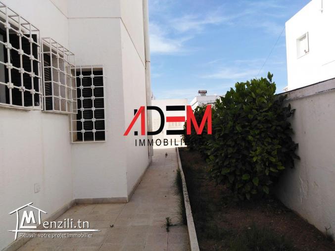 Villa style américain de 680m² avec beau jardin et garage