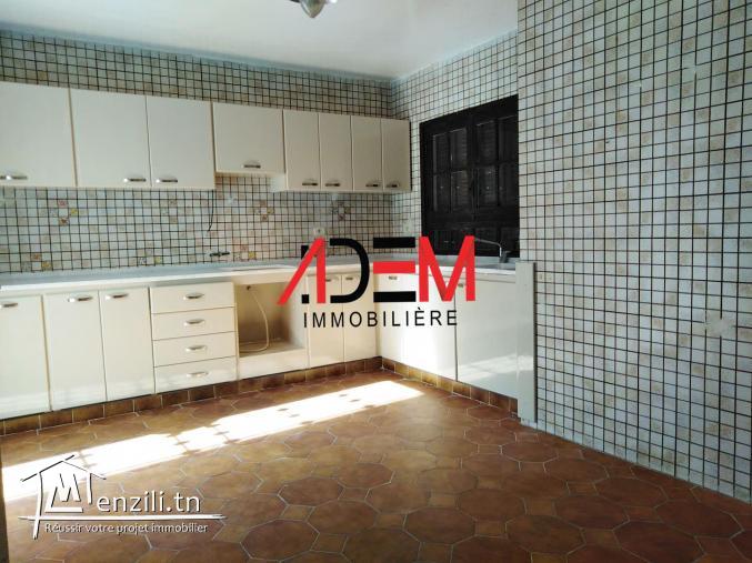 Villa style américain de 680m² avec beau jardin et garage