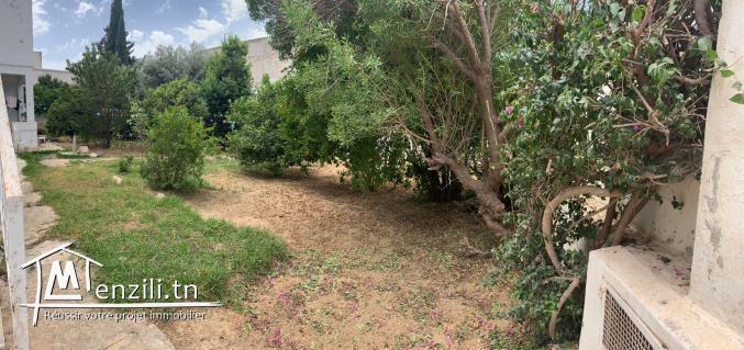 Un terrain avec deux villas (1040m²) Situé à Ariana Ville, à 10min près de l'aéroport.