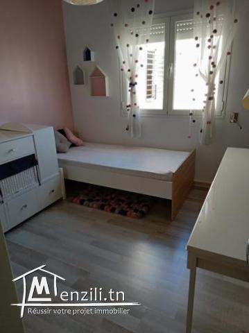 Duplex S+3 meublé avec terrasse et jardinière.