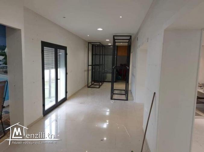 Vente Fonds de commerce d un local très bien situé à Menzah 5 au RDC