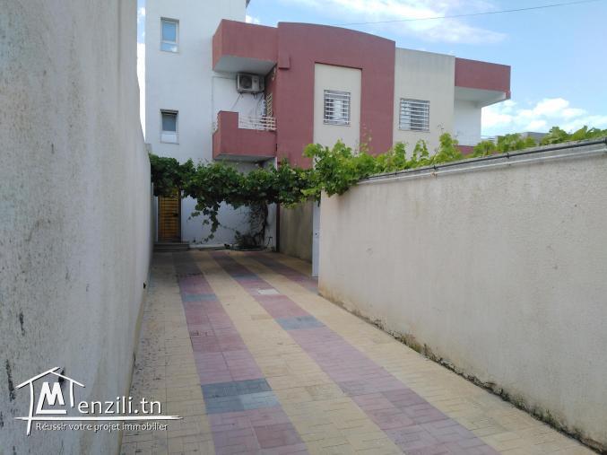 A vendre villa El ghazella face Ariana Essoghra  RDC+1étage2apparts S+2ch+1studio
