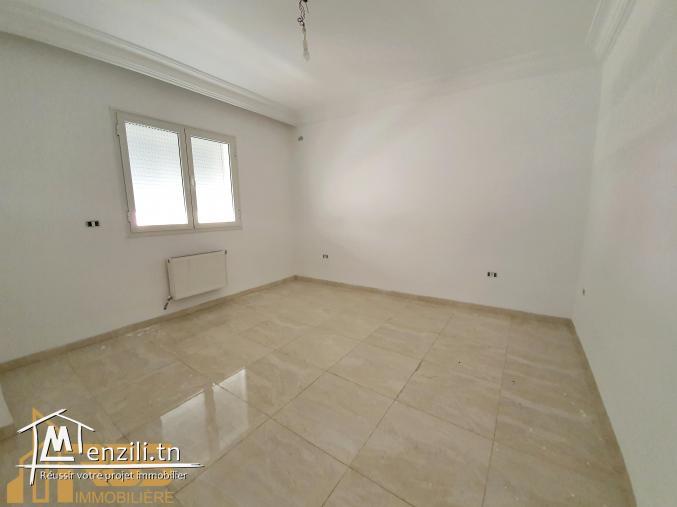 Etage de villa de type s+3 à ghrabi