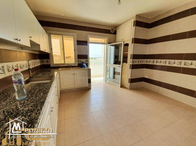 Etage de villa de type s+3 à ghrabi