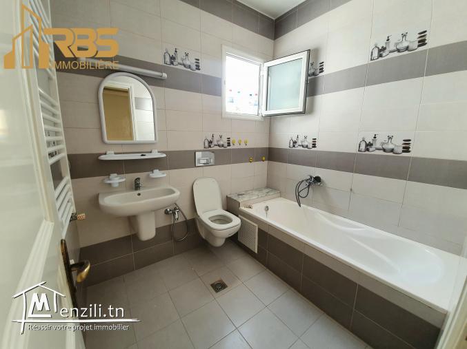 Etage de villa de type s+3 à ghrabi