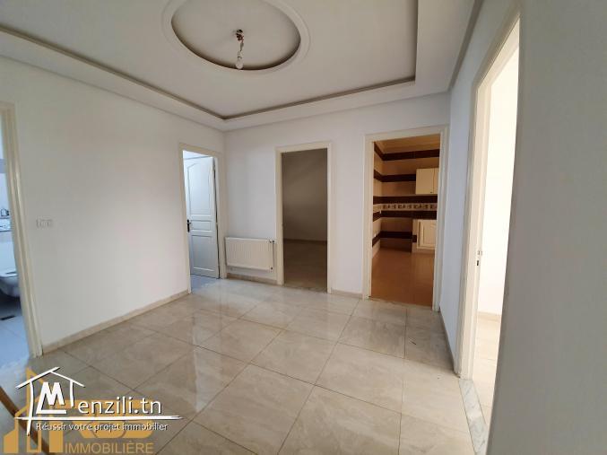 Etage de villa de type s+3 à ghrabi