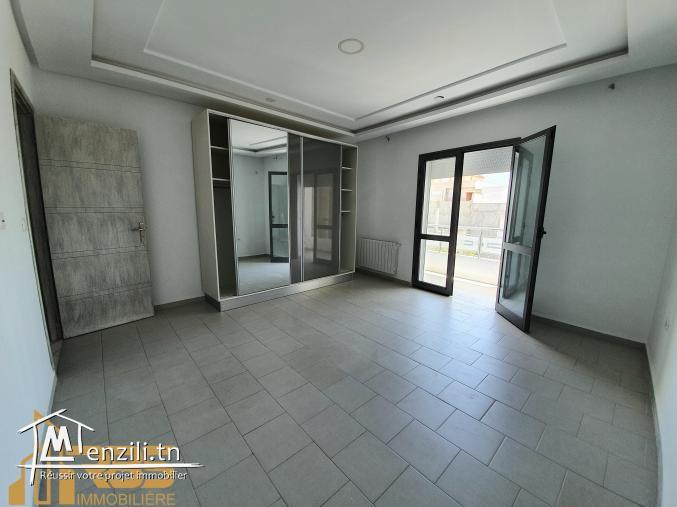 Etage de villa de type s+3 à sahloul