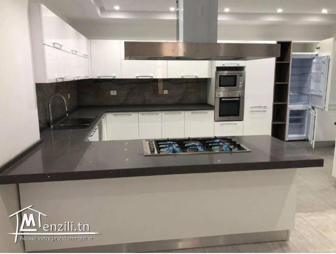 a vendre à hammamet villa de 400m² de bâti sur terrain de 900m²