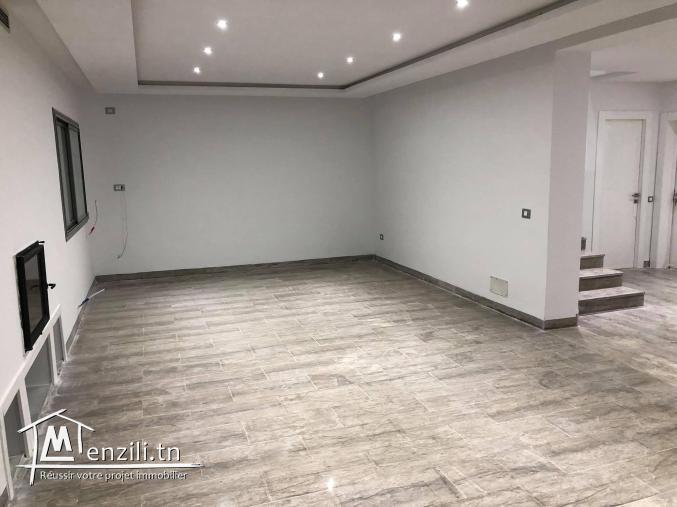 a vendre à hammamet villa de 400m² de bâti sur terrain de 900m²