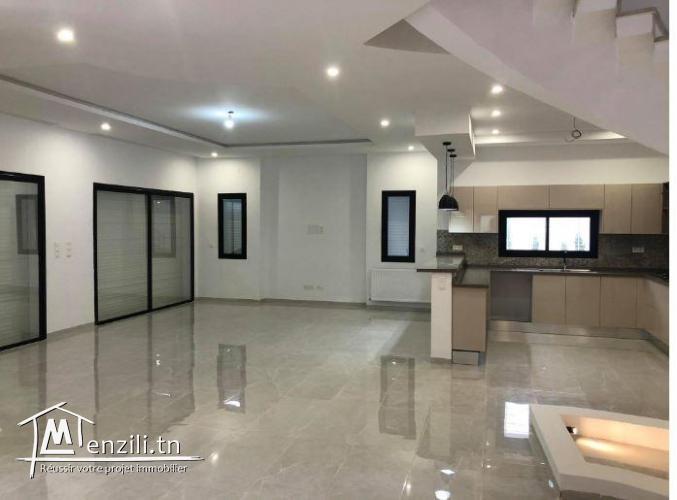 À vendre à HAMMAMET une belle villa De 320 m2/750 m2 de terrain