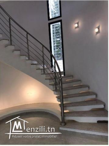 À vendre à HAMMAMET une belle villa De 320 m2/750 m2 de terrain