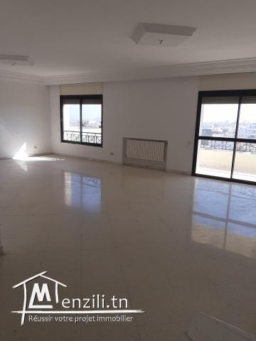 Grand appartement au 3eme à Sousse Medina