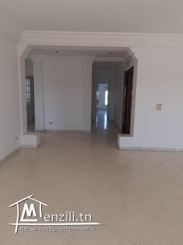 Grand appartement au 3eme à Sousse Medina