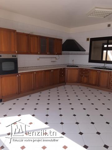 Grand appartement au 3eme à Sousse Medina