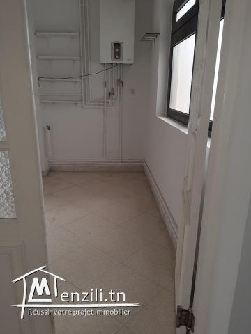 Grand appartement au 3eme à Sousse Medina